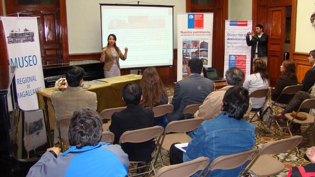 Participantes de charla