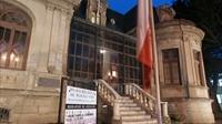 Vista exterior nocturna del museo