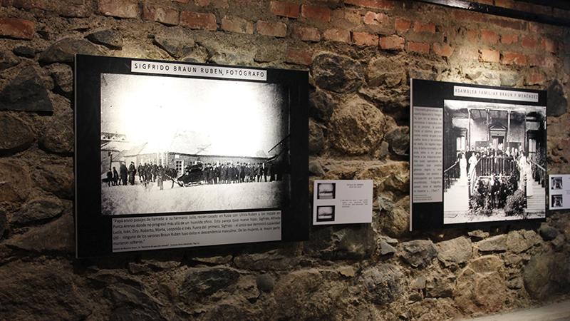 Fotografía de la exposición del libro Ana Braun Fotografía de la exposición del libro Ana Braun