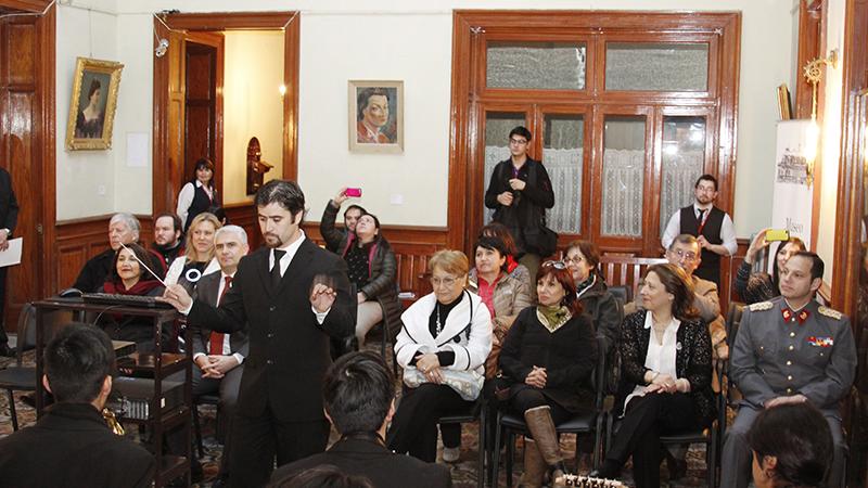 Título entre 66 y 75 caracteres (sin punto final y con mayúsculas y minúsculas) Autoridades e invitados a la ceremonia