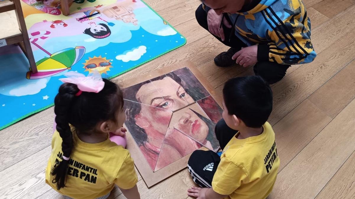 Parvulos celebrando el Día de Gabriela