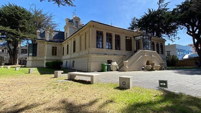 Vista desde el exterior hacia el Museo Regional de Magallanes