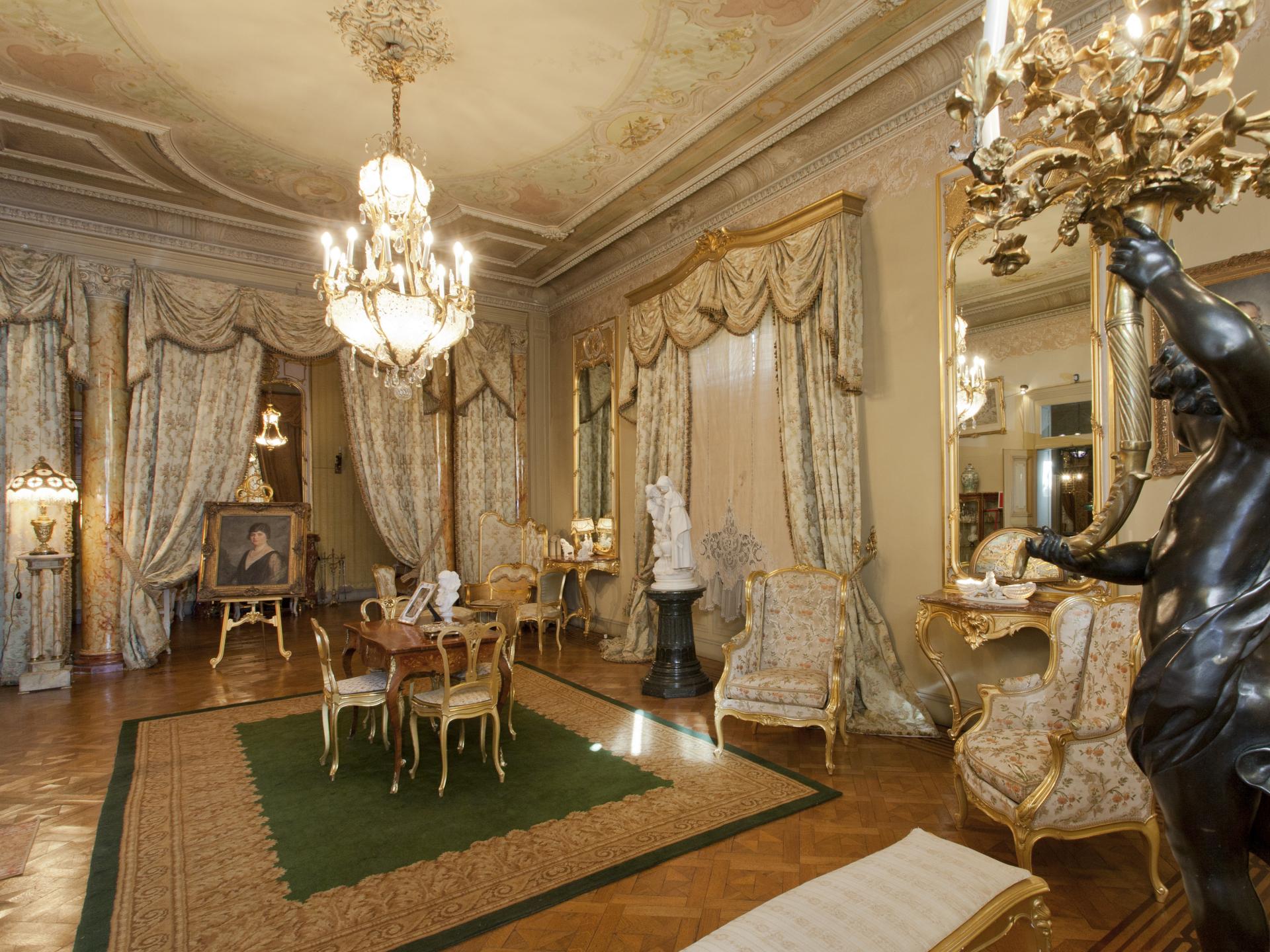 Salón Dorado y al fondo la Sala de Música