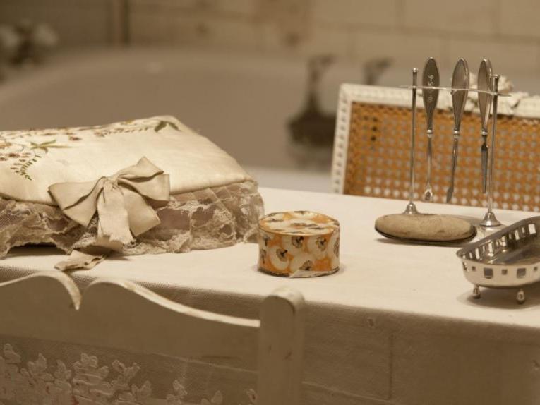 The Main Bathroom 