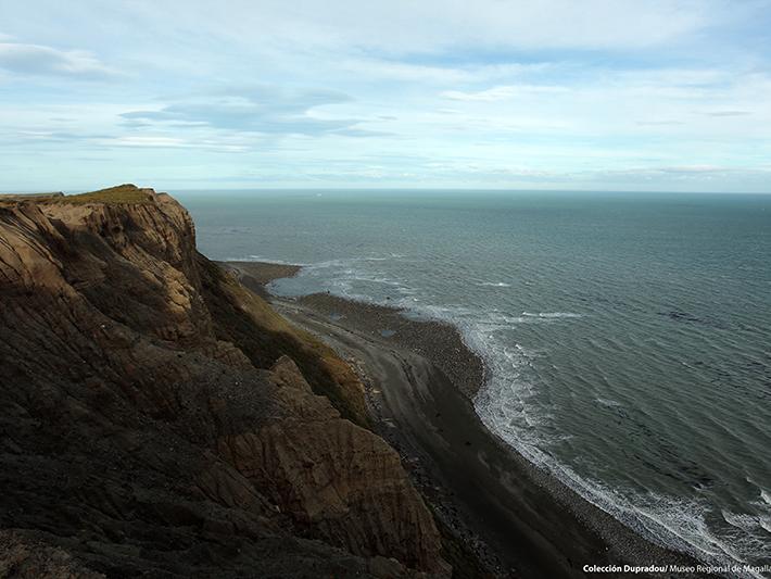 02 Acantilado de la costa de bahía Posesión