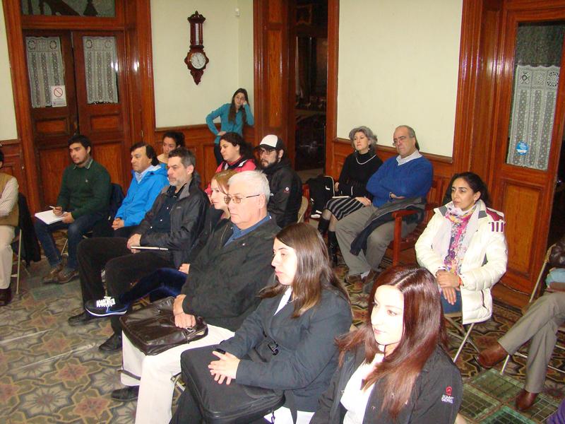 Participantes del taller de talla