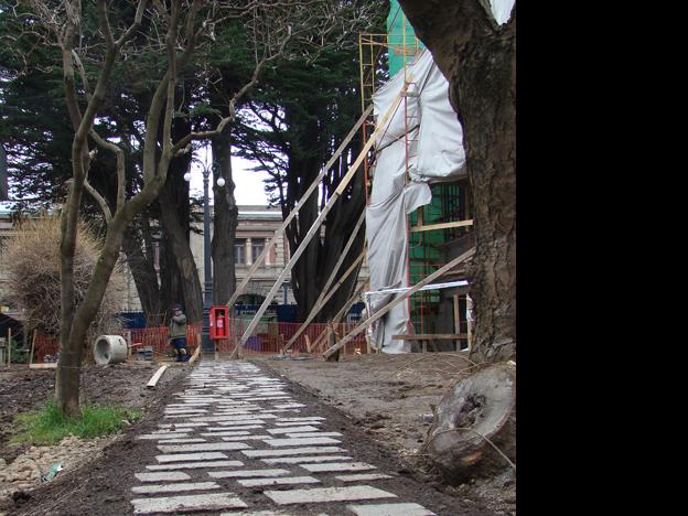 Trabajo en los pasillos laterales del museo.