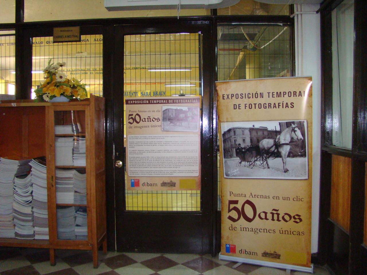 Sala de exposición en liceo Sara Braun.