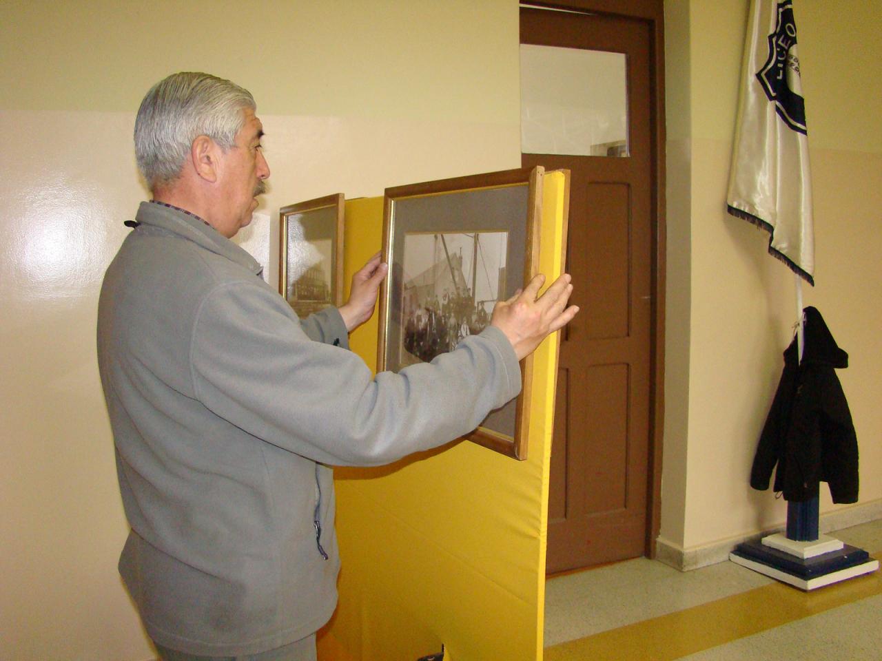 Montaje de exposición en liceo.