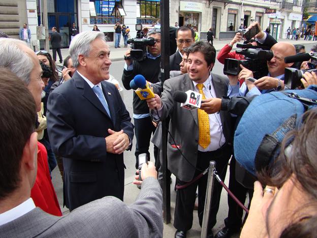 Llegada del Presidente en el frontis del museo.