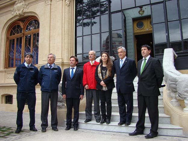 El Presidente de la República, la directora del museo y autoridades regionales.