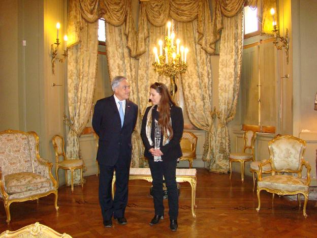 El Presidente de la República, Sebastián Piñera, y la directora Paola Grendi.