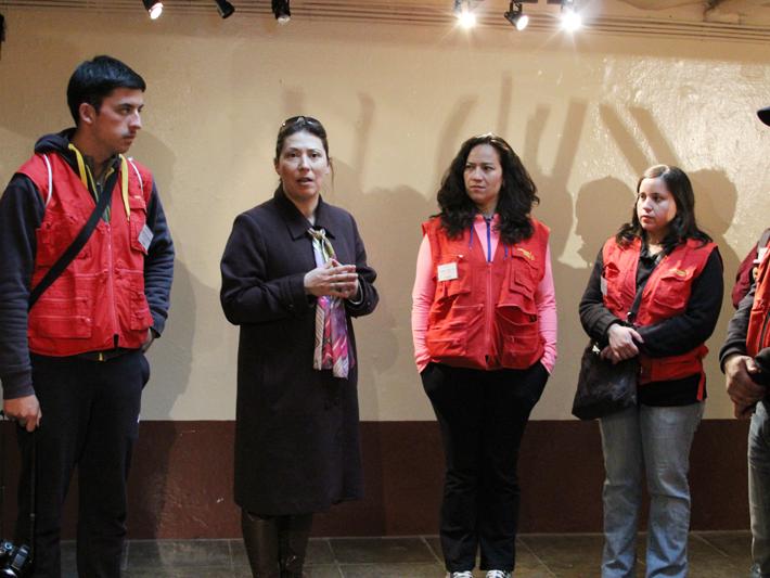 Directora dando la bienvenida