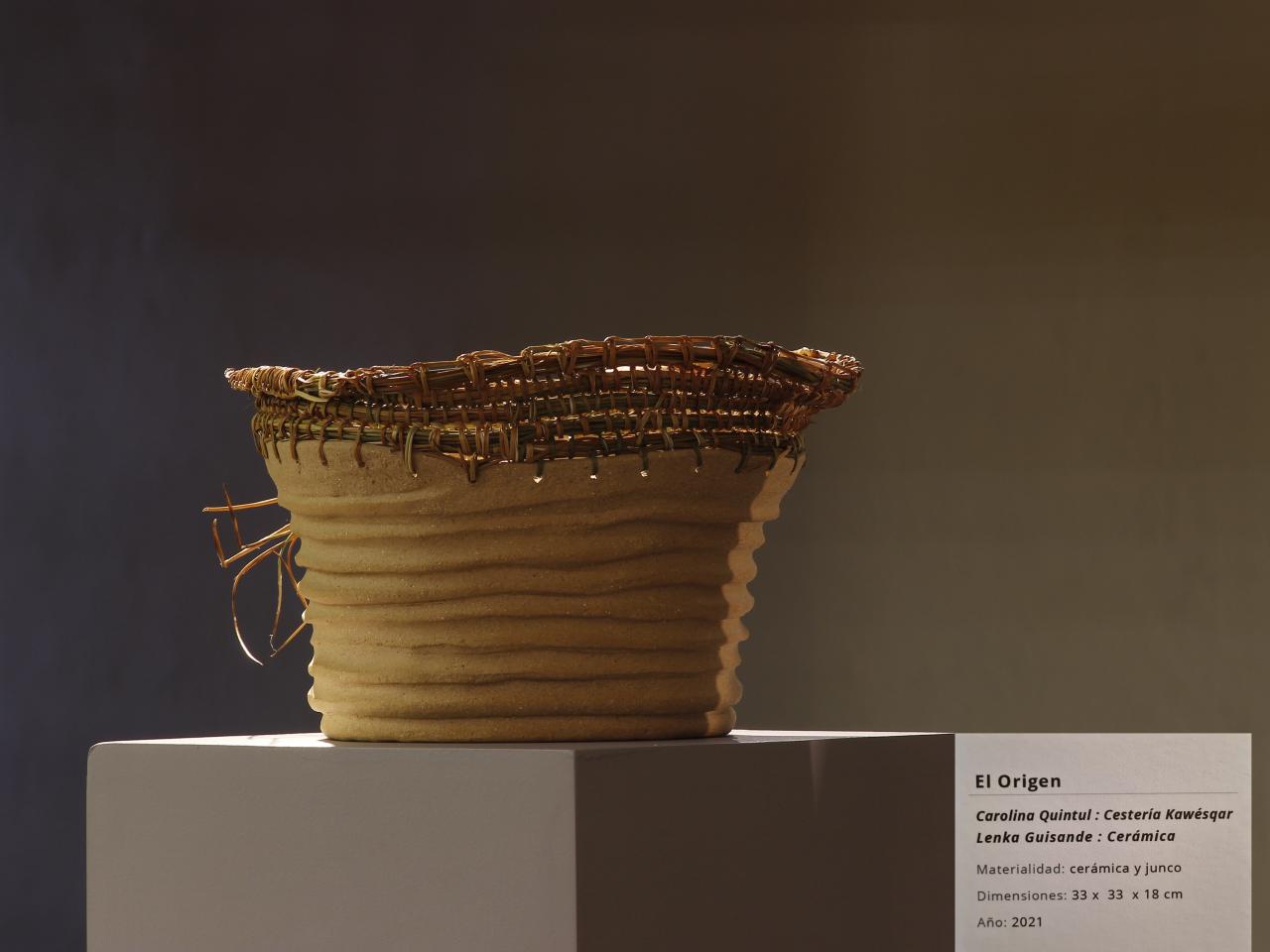 El origen cerámica y tejido en junco