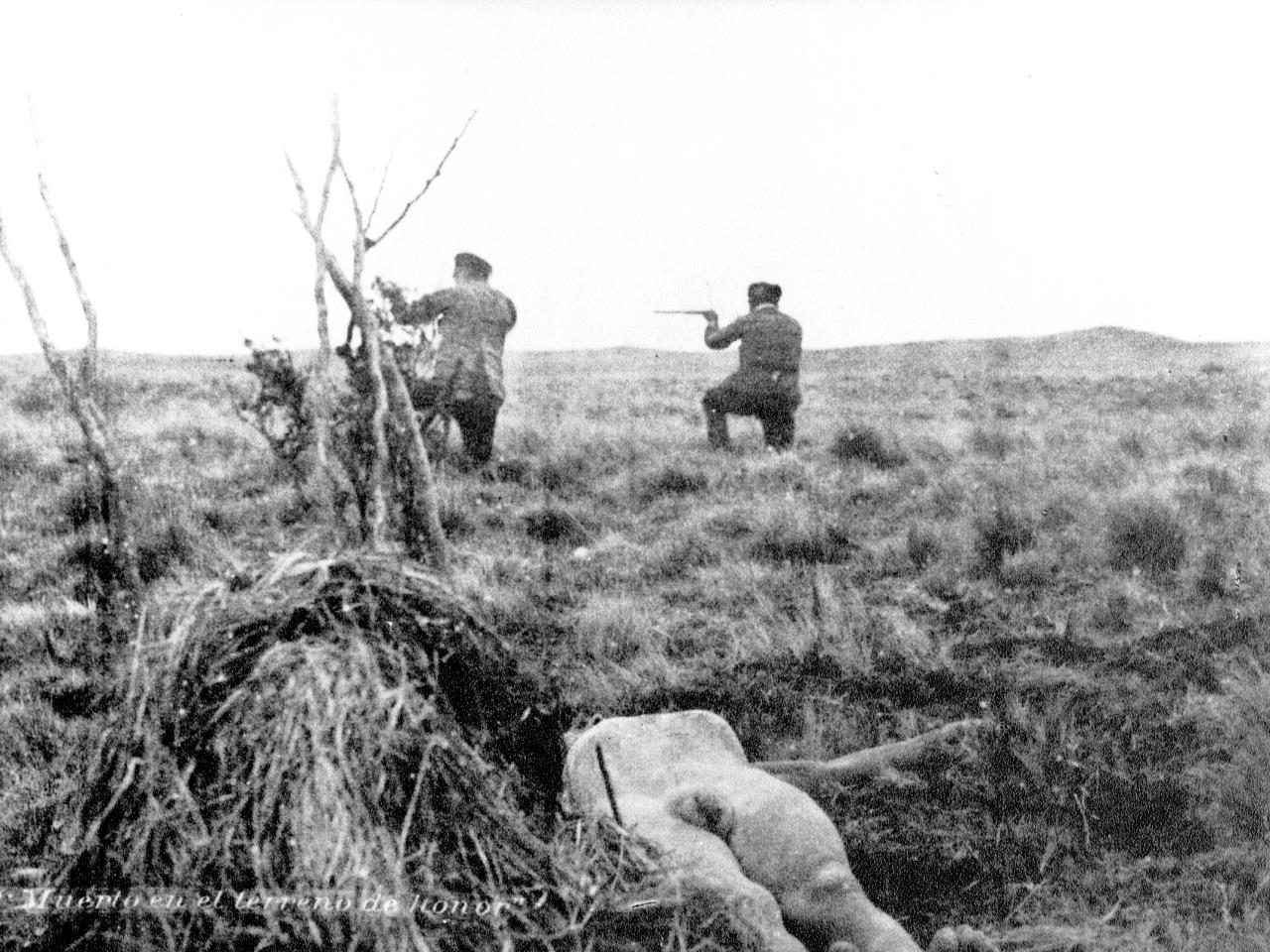 Muerto en el terreno de honor, expedición Popper