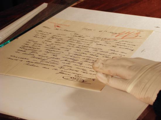 Manipulación de documento manuscrito para digitalizar