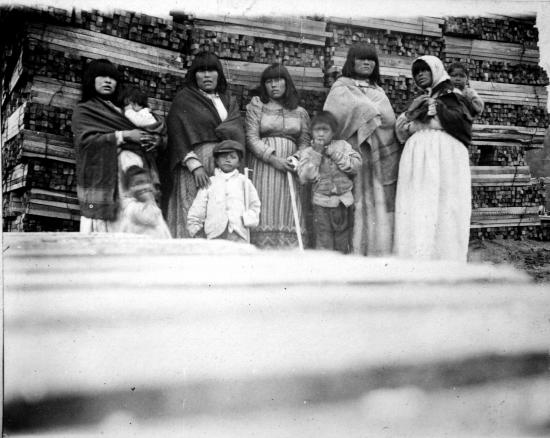 Ana Braun. Punta Arenas. Colección Ana Braun. Indígenas Fueguinos.