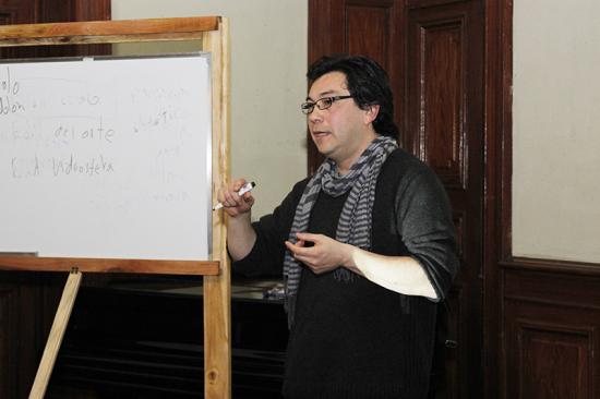 Alberto Aguilar dictando la charla