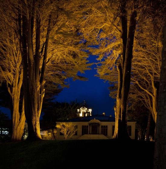 Vista nocturna del museo