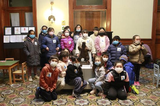 Niños posando para la foto en la actividad de Don Milo_mania.