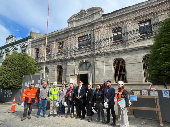 Ministra de las Culturas, las Artes y el Patrimonio, Carolina Arredondo constató en terreno los avances del proyecto de Biblioteca y Archivo Regional