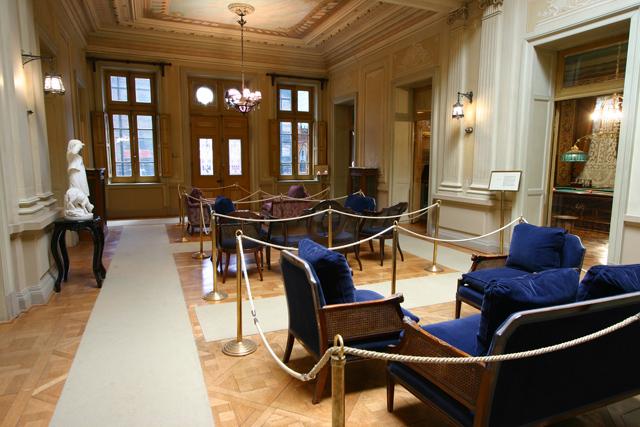 Hall Central Hall Central