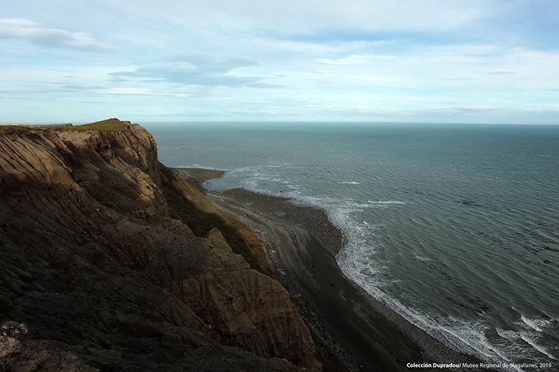 02 Acantilado de la costa de bahía Posesión