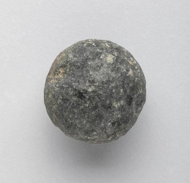 Bola achatada con surco en eje mayor