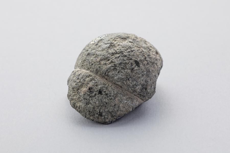 Bola con surco fino, rota