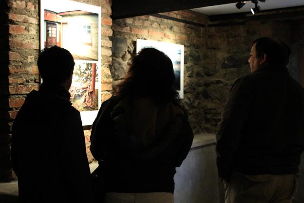 Exposición fotográfica en el subterráneo del Museo
