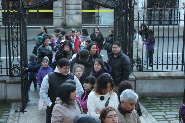 Usuarios en el acceso principal