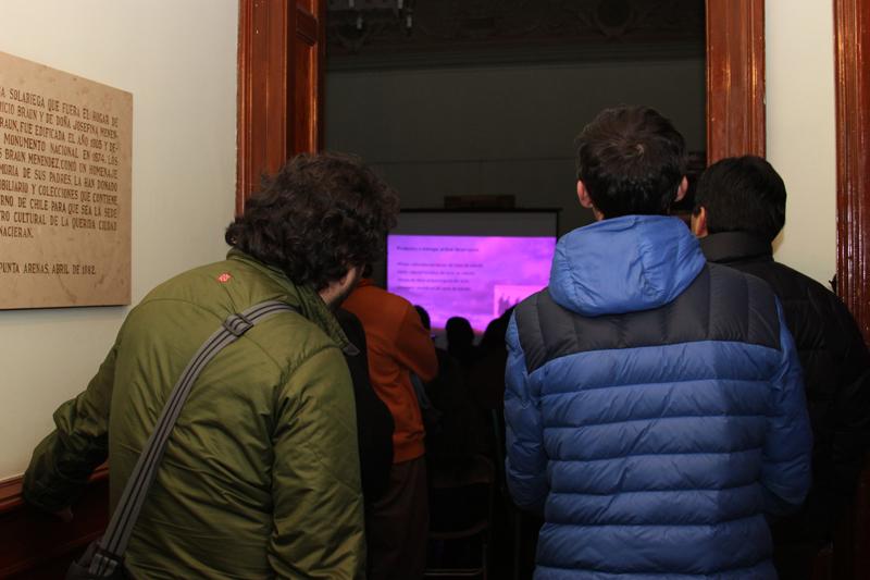 Charla copa la capacidad de público