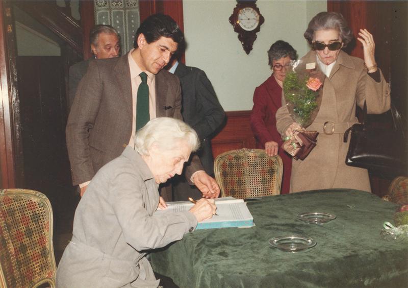 Josefina y María Sofía Braun, hijas de Mauricio Braun en marzo 1983. Josefina y María Sofía Braun, hijas de Mauricio Braun en marzo 1983.