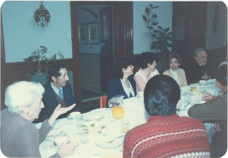 Té en el Museo, de izquierda a derecha, Josefina Braun, Fidel Gómez, Ana Bejar, María Gómez, María Doberti, Enrique Campos. Té en el Museo, de izquierda a derecha, Josefina Braun, Fidel Gómez, Ana Bejar, María Gómez, María Doberti, Enrique Campos.