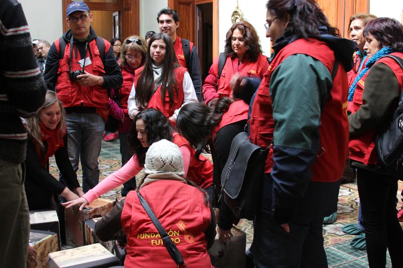 Profesores armando material Eduka