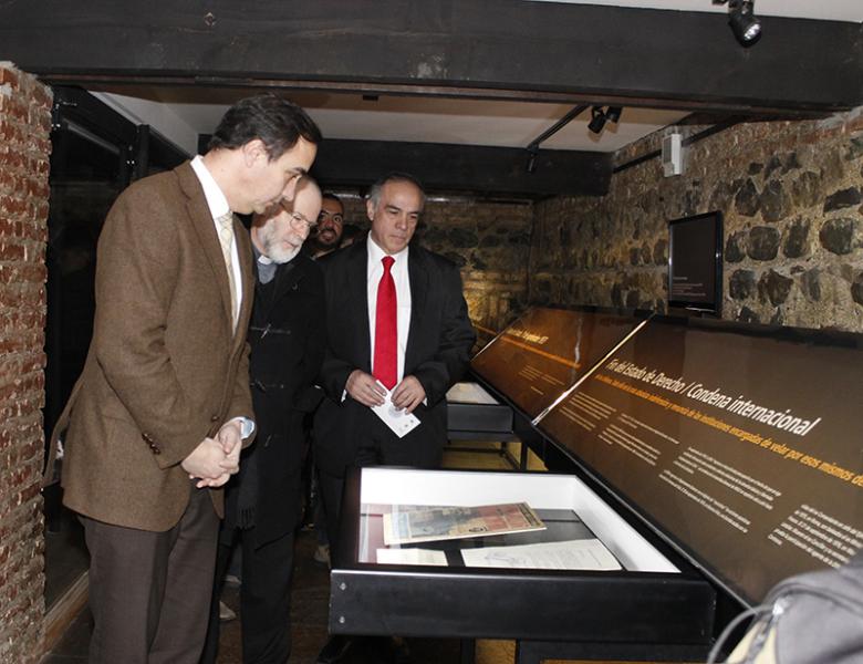 Intendente de la Region de Magallanes y Antártica Chilena Jorge Flies, Obispo de Magallanes Bernardo Bastres, Seremi de Gobierno Baldovino Gómez Intendente de la Region de Magallanes y Antártica Chilena Jorge Flies, Obispo de Magallanes Bernardo Bastres, Seremi de Gobierno Baldovino Gómez