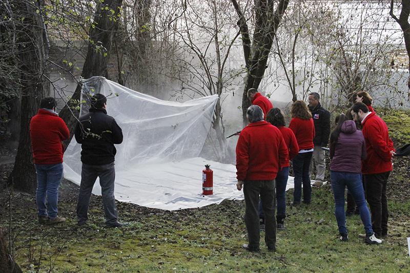 Personal de Museo acompañados de los funcionarios del ISL en el ejercicio práctico.