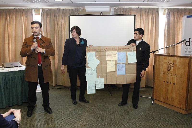 Grupo exponiendo su trabajo del seminario. Grupo exponiendo su trabajo del seminario.
