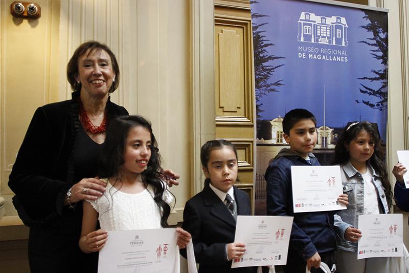 Sra. María Teresa Matetic y premiados