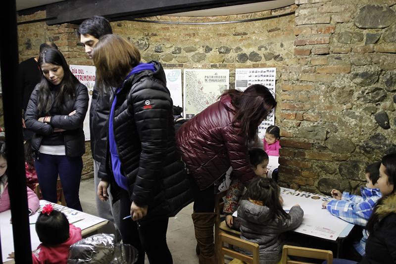 Familias compartiendo con sus pequeños Familias compartiendo con sus pequeños