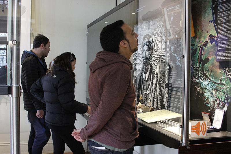 Usuarios en la Sala de Fernando de Magallanes