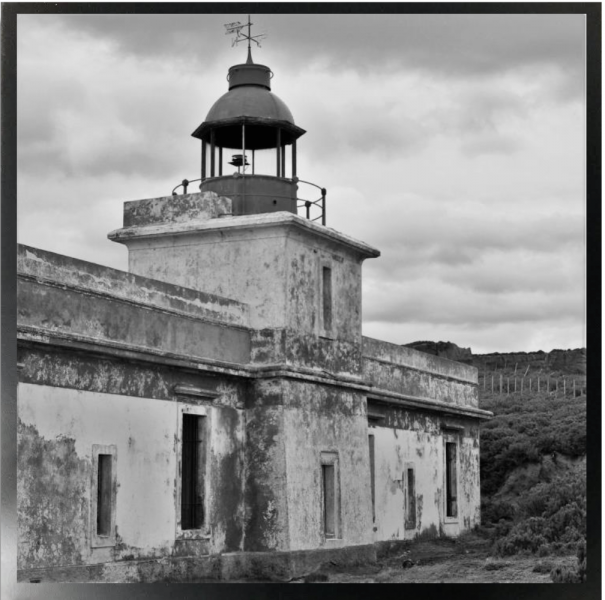 Faro Posesión-Historia ausente