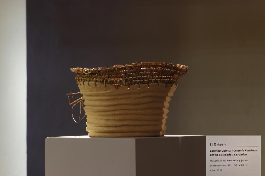 El origen cerámica y tejido en junco