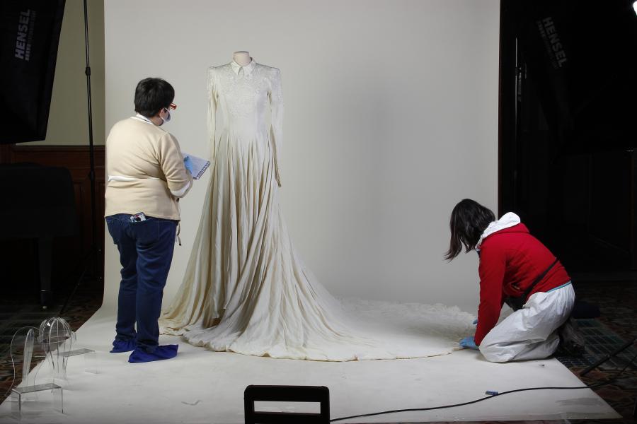 Prepratativos para el registro fotográfico de la pieza