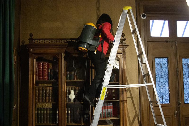 Trabajo de limpieza en las salas